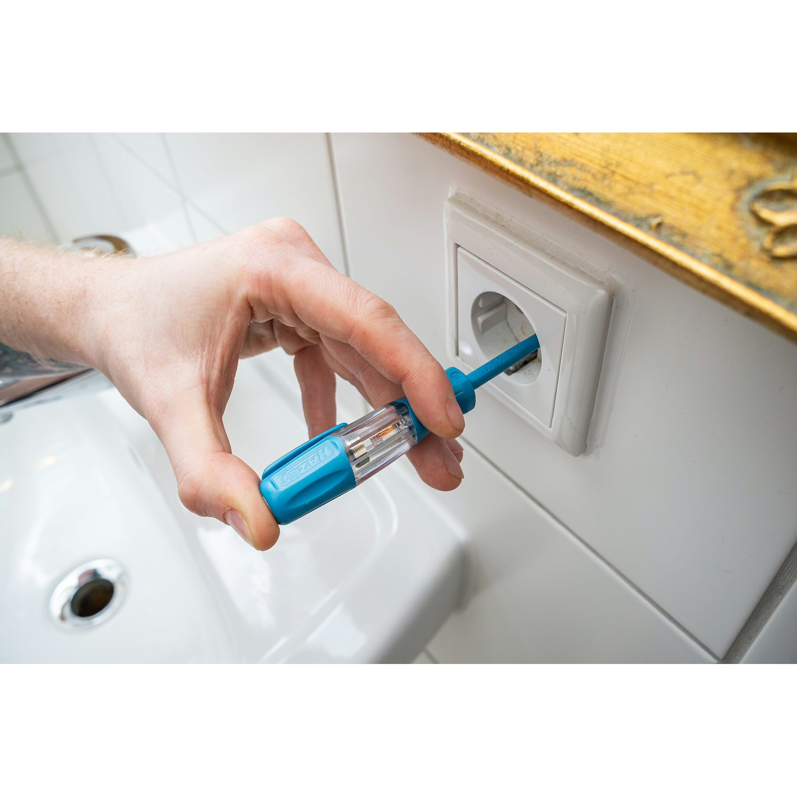 Tournevis testeur fente 0,5 x 3 mm 220-250 V avec attache manche plastique HAZET - 839P