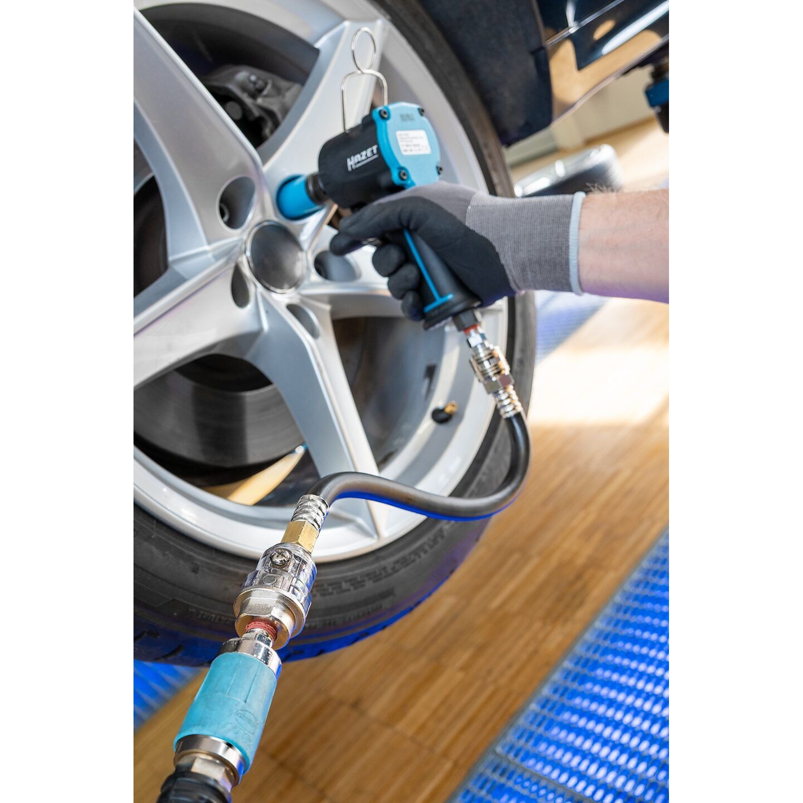 Lubrificateur automatique pour tuyaux 28 ml avec raccord air comprimé type Rectus HAZET - 9070N-2