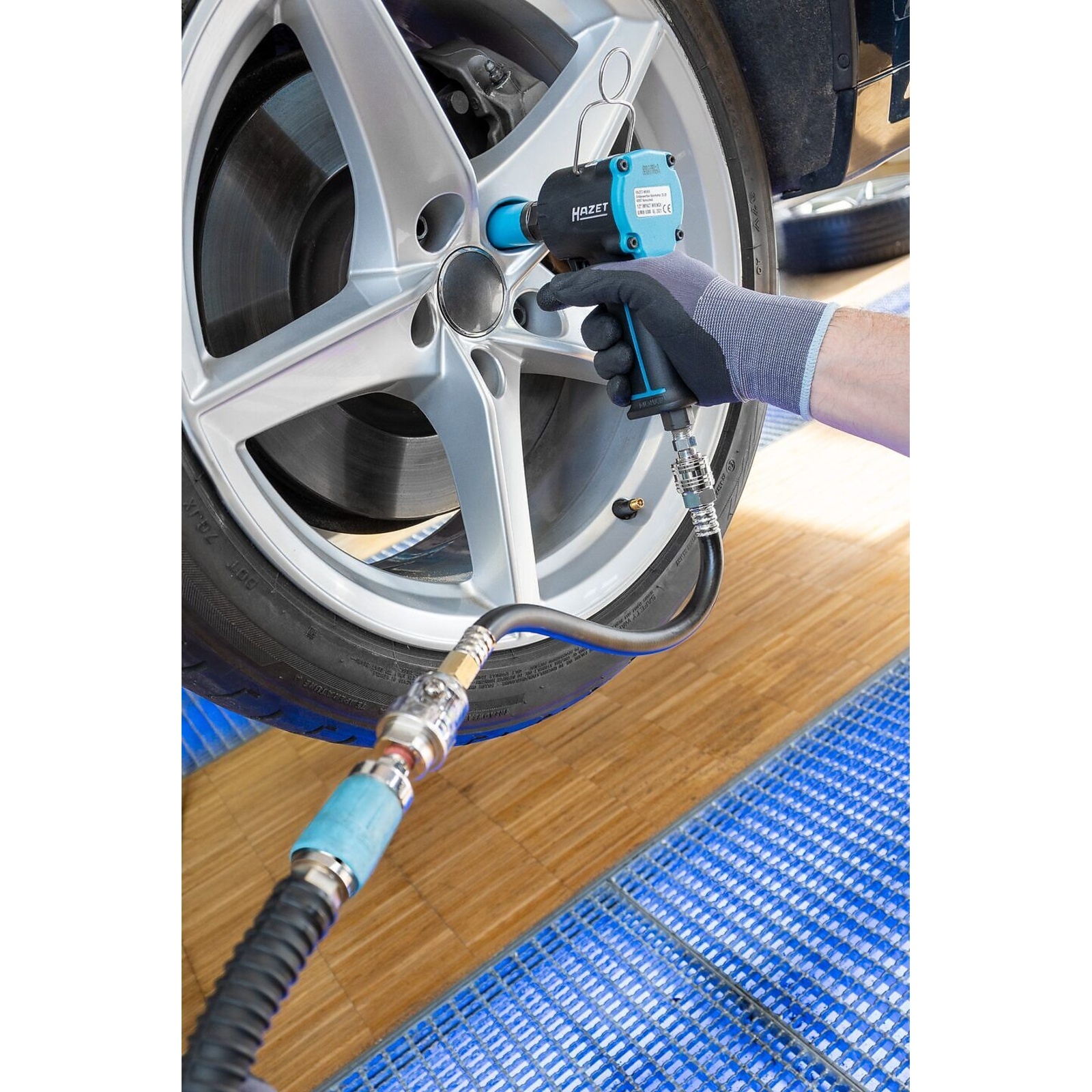 Lubrificateur automatique pour tuyaux 28 ml avec raccord air comprimé type Rectus HAZET - 9070N-2