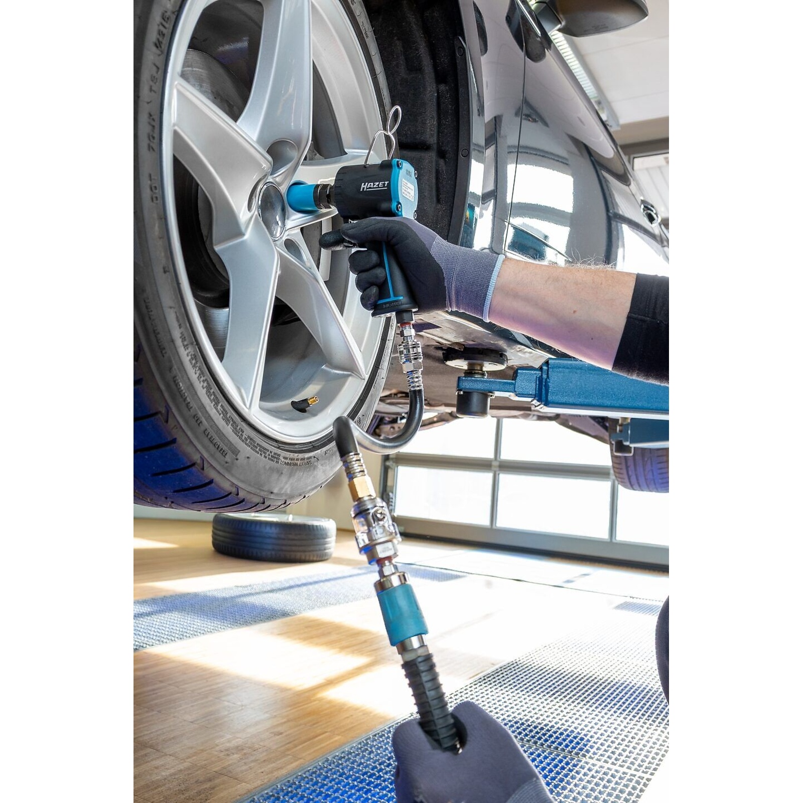 Lubrificateur automatique pour tuyaux 28 ml avec raccord air comprimé type Rectus HAZET - 9070N-2