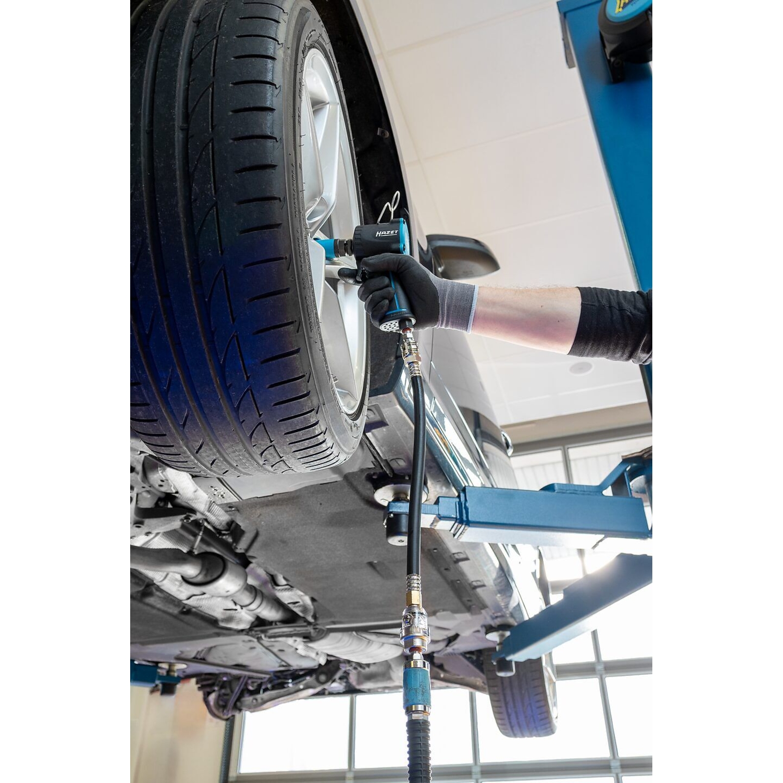 Lubrificateur automatique pour tuyaux 28 ml avec raccord air comprimé type Rectus HAZET - 9070N-2