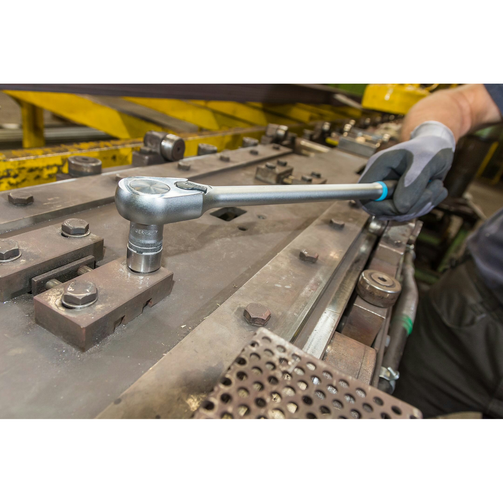 Cliquet réversible HiPer long 415 mm carré massif 1/2 pouce 90 dents manche bimatière HAZET - 916HPL