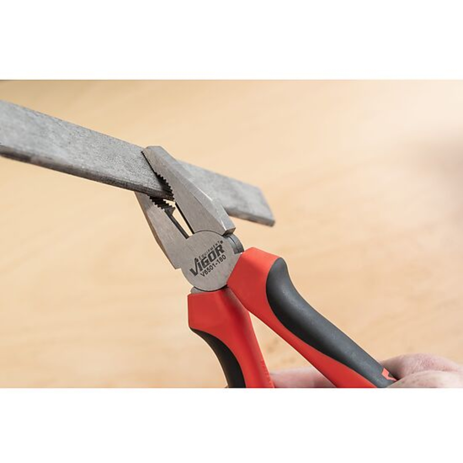 Pince universelle  VIGOR - V6501-180