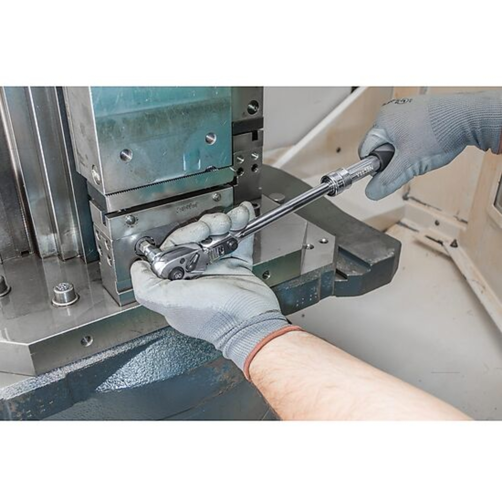 Cliquet réversible télescopique à cardan 3⁄8″  VIGOR - V6638N