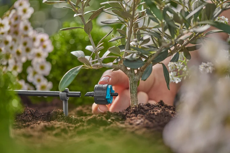 Goutteur fin de ligne réglable et régulateur de pression 1 - 8 l/h - GARDENA - 13304-26