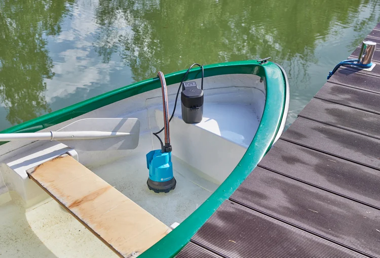 Pompe immergée pour eaux claires 200/2 18V P4A avec batterie - GARDENA - 14600-20