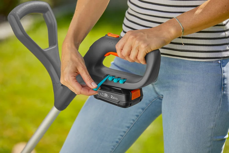 Coupe-bordures SmallCut 23/18V P4A- Kit prêt à l'emploi - GARDENA - 14702-20