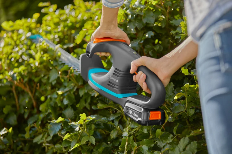 Taille-haies EasyCut 40/18V P4A - Kit prêt à l'emploi - GARDENA - 14733-20