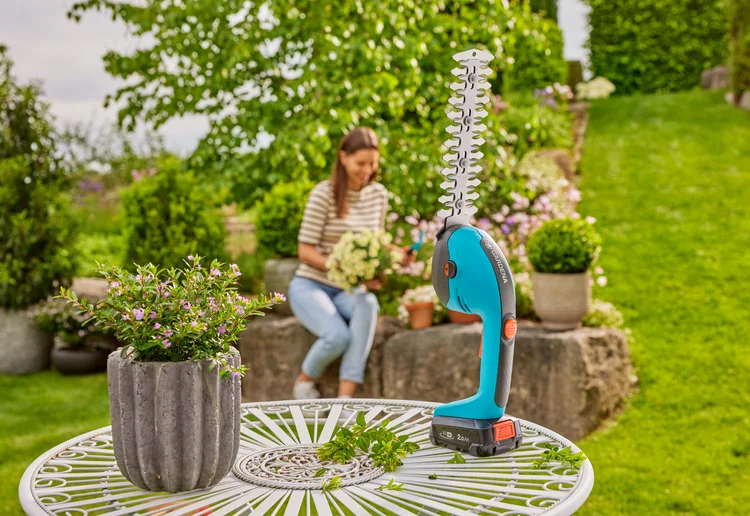 Kit Cisaille à gazon + lame taille buissons PowerCut 18V / P4A sans batterie - GARDENA - 14750-55