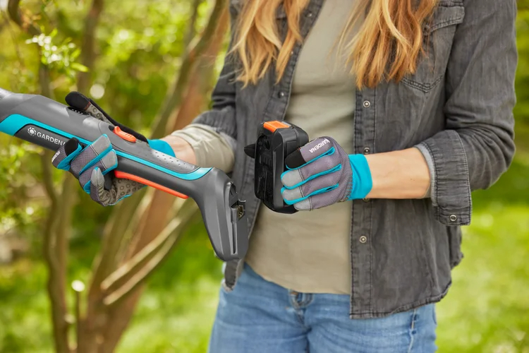 Coupe-branches EasyCut 110/18V P4A - sans chargeur ni batterie - GARDENA - 14772-55