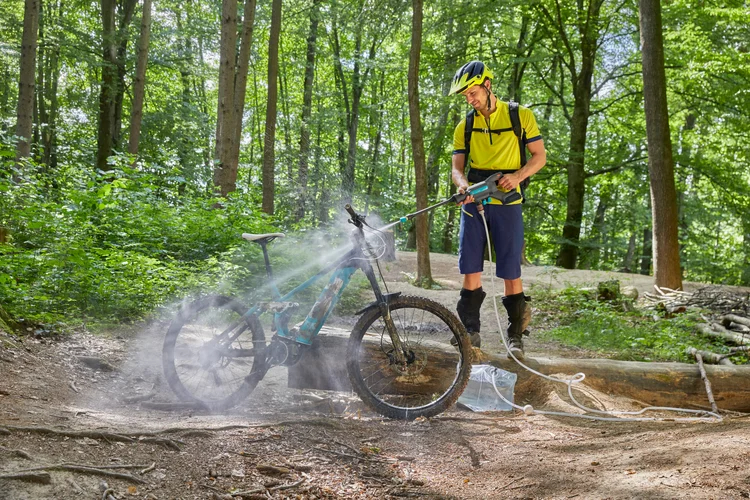 Nettoyeur moyenne pression AquaClean 24/18V P4A avec batterie - GARDENA - 14800-20