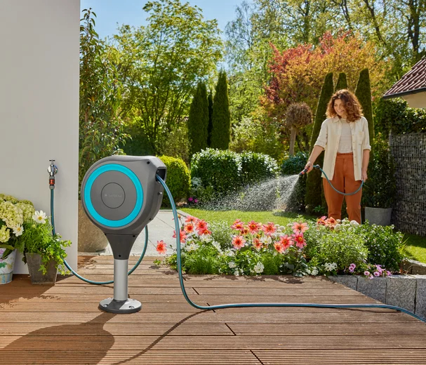 Dévidoir automatique pour terrasse RollUp S tuyau de 15 m bleu turquoise - enroulement automatique - GARDENA - 18605-20