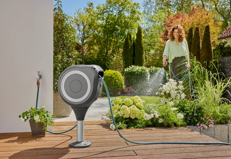 Dévidoir automatique pour terrasse RollUp S tuyau de 15 m blanc - enroulement automatique - GARDENA - 18607-20