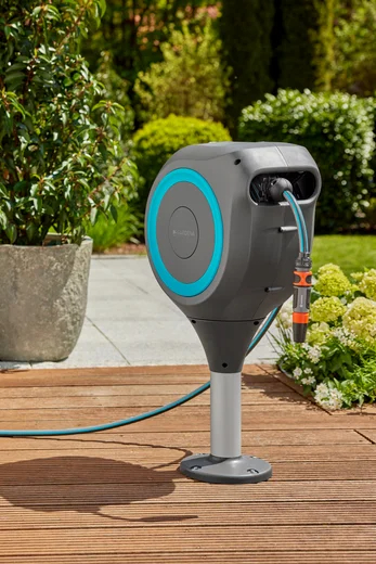 Dévidoir automatique pour terrasse RollUp M, tuyau de 20 m bleu turquoise - enroulement automatique - GARDENA - 18615-20