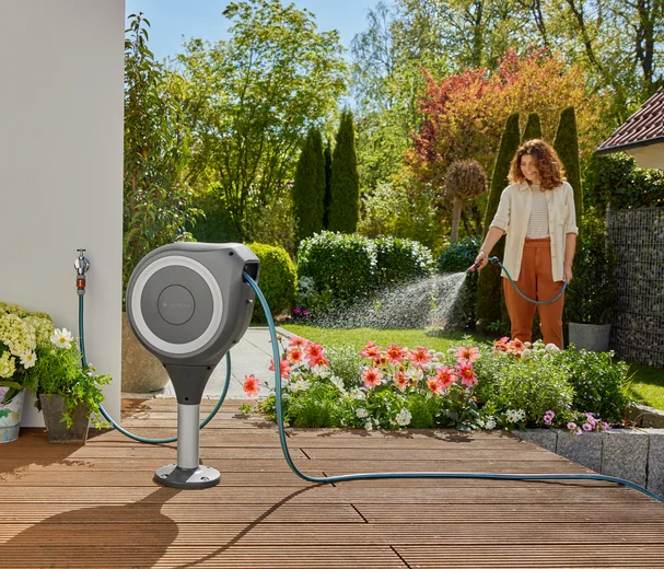 Dévidoir automatique pour terrasse RollUp M tuyau de 20 m blanc - enroulement automatique - GARDENA - 18617-20