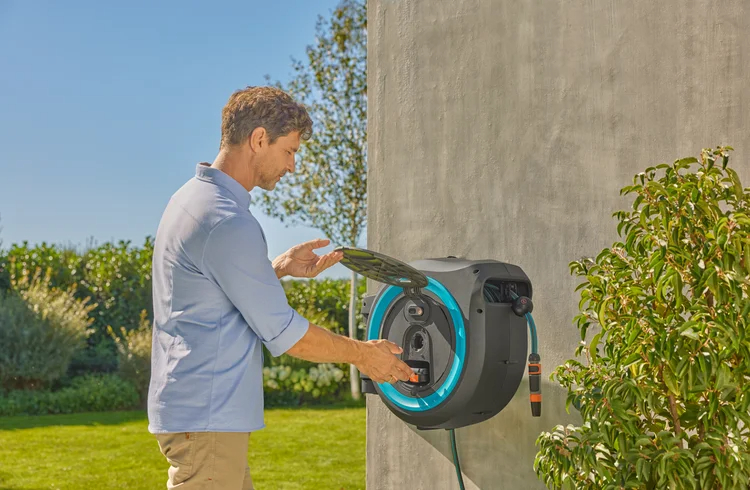 Dévidoir automatique mural sur batterie PowerRoll XXL 40/18V P4A tuyau de 40 m bleu turquoise - GARDENA - 18645-55