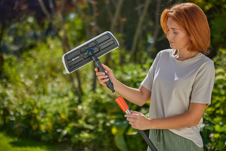 Balai lave-vitre avec raclette et microfibre Cleansystem - GARDENA - 18808-20