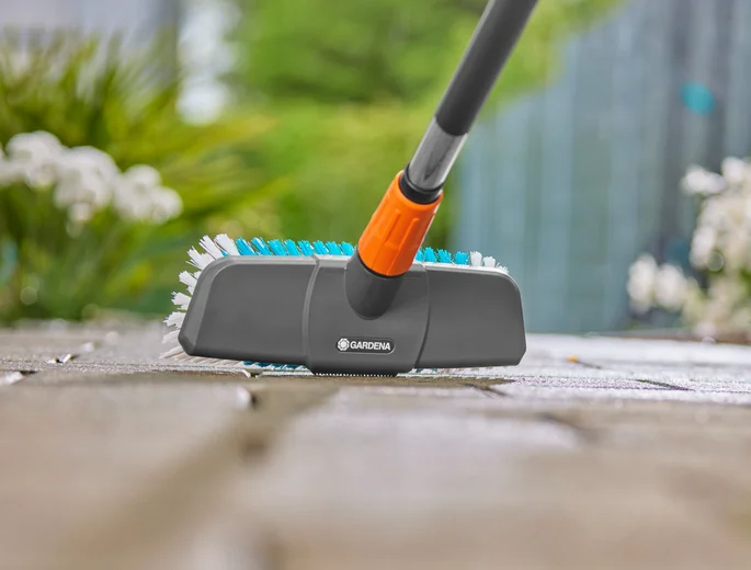 Brosse à manche dure Cleansystem, pour grandes surfaces résistantes - GARDENA - 18816-20