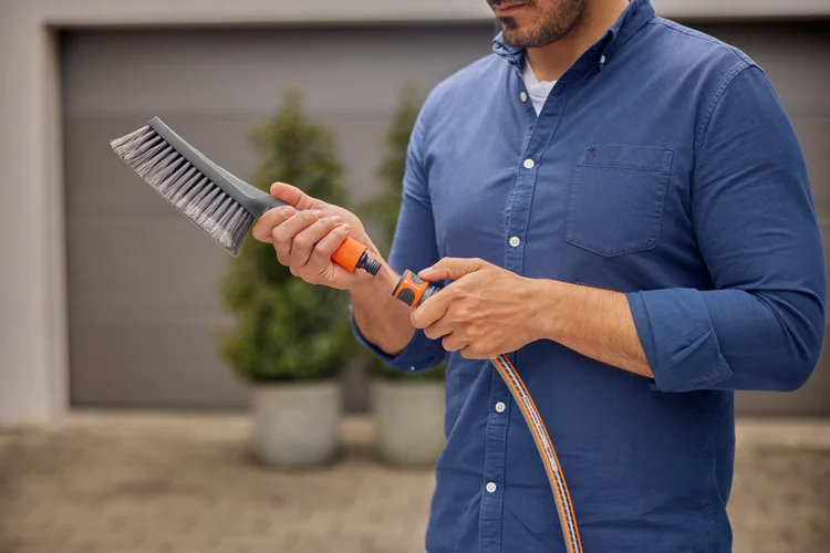 Brosse de lavage à main S souple Cleansystem pour petites surfaces - GARDENA - 18840-20