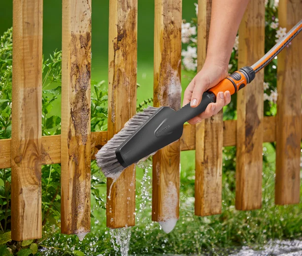 Brosse de lavage à main M souple Cleansystem pour petites surfaces - GARDENA - 18841-20