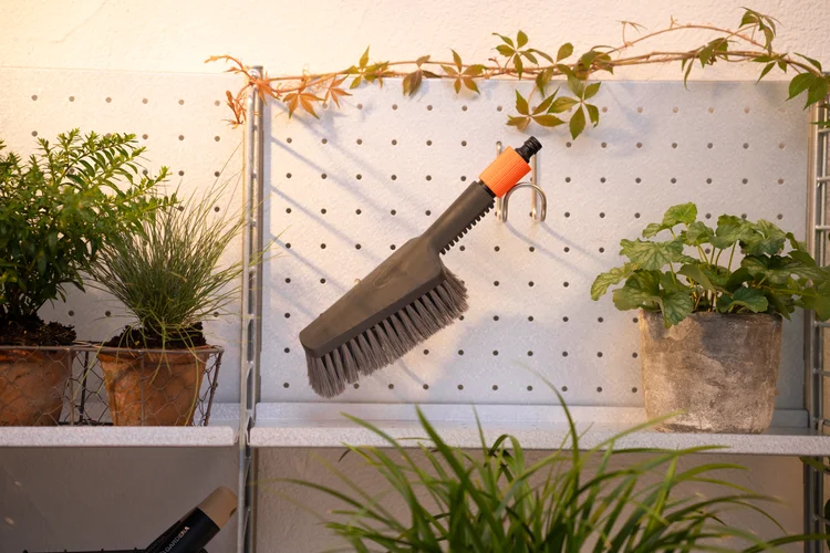 Brosse de lavage à main M souple Cleansystem pour petites surfaces - GARDENA - 18841-20