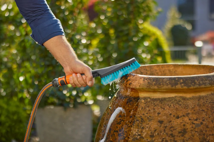 Brosse de lavage à main S dure Cleansystem pour petites surfaces - GARDENA - 18844-20