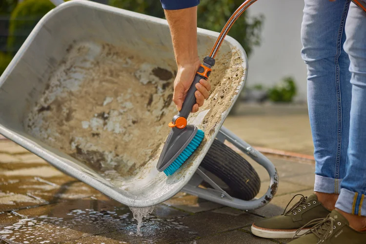 Brosse de lavage à main M dure réglable Cleansystem pour petites surfaces - GARDENA - 18846-20