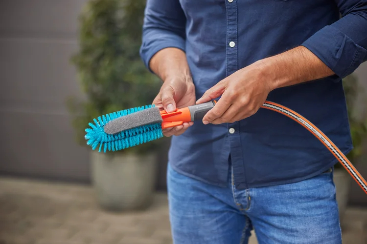 Kit brosse de lavage pour vélo Cleansystem avec tuyau Liano + batônnets de shampoing cire - GARDENA - 18864-20