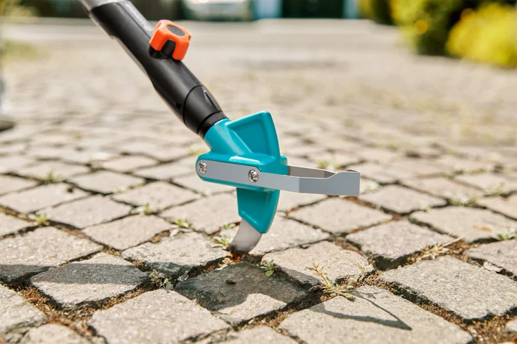 Désherbeur allées et terrasses 2 en 1 combisystem - GARDENA - 3607-90