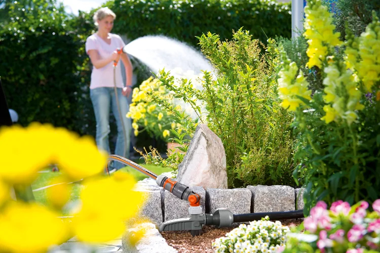 Prise d'eau avec nez de robinet articulé - GARDENA - 8254-20