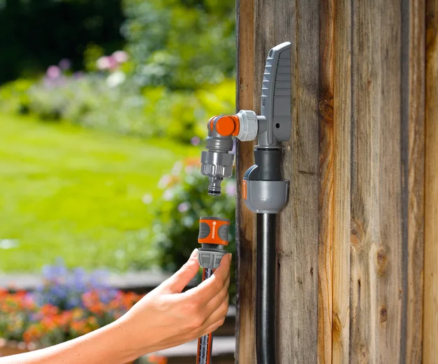 Prise d'eau avec nez de robinet articulé - GARDENA - 8254-20