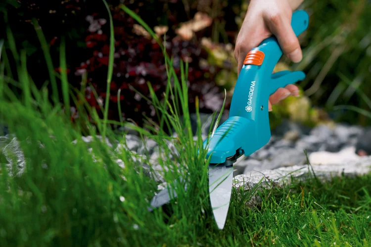 Cisailles à gazon Classic , dispositif de coupe pour finitions des bordures, coupe droite - GARDENA - 8730-26