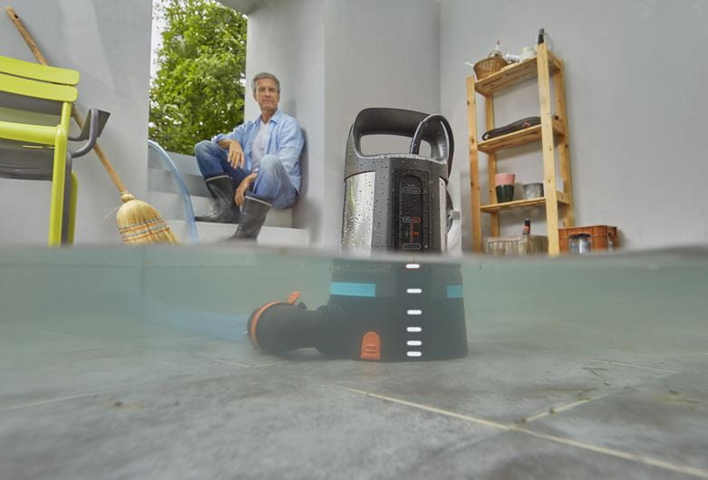 Pompe d'évacuation pour eaux claires 11000 AquaSensor GARDENA - 903420