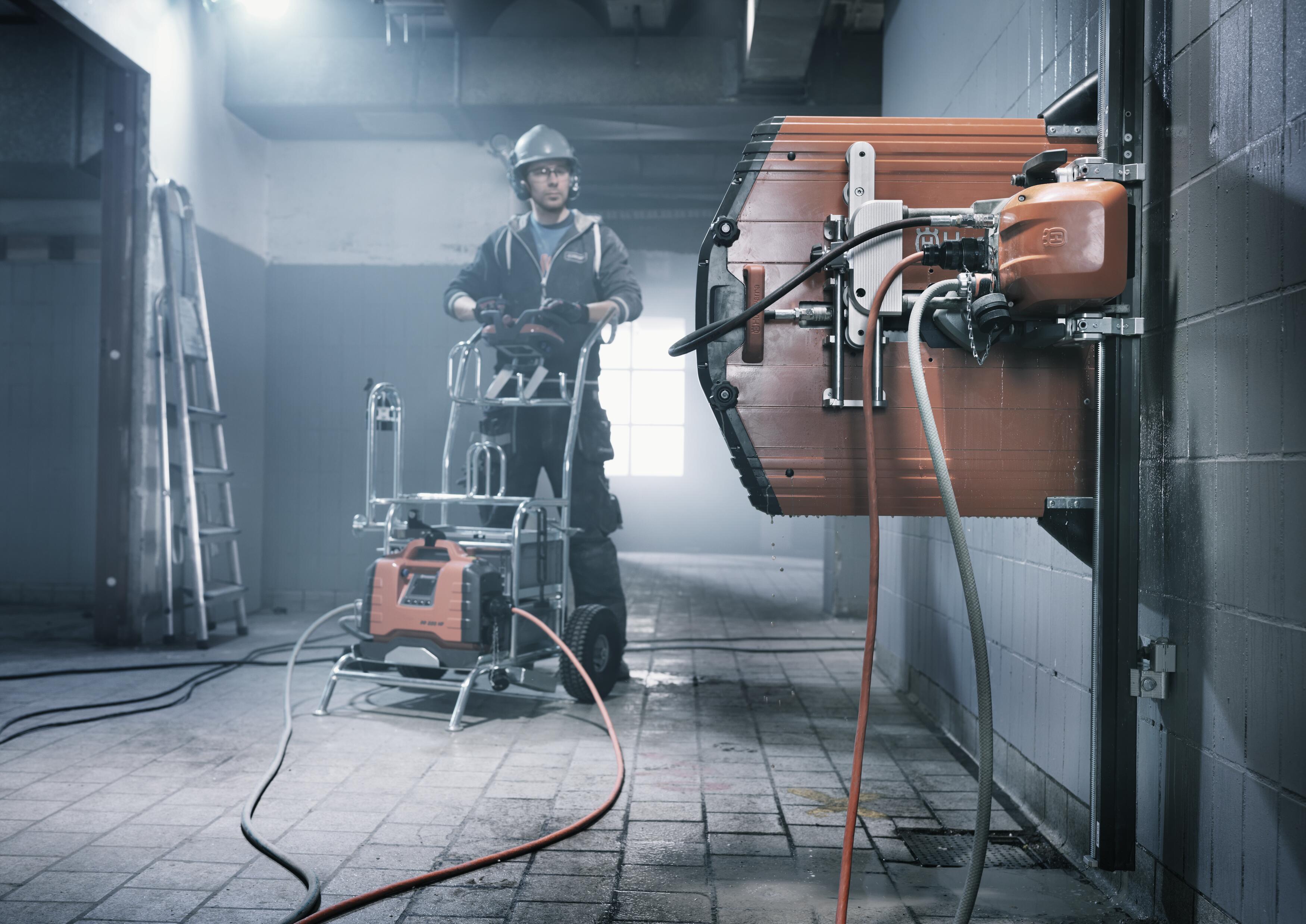 SCIE MURALE WS220 TECHNOLOGIE HAUTE FRÉQUENCE POUR DISQUE Ø 600 - 900 MM. HUSQVARNA - 967208701