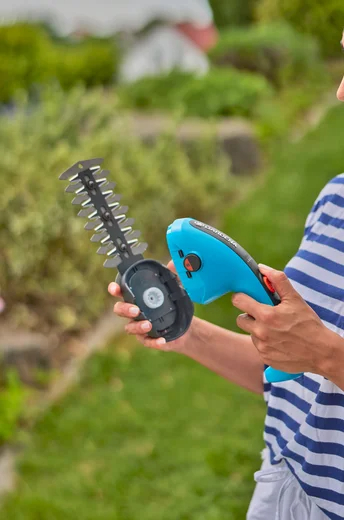 Kit cisaille à gazon ClassicCut Li + lame taille-buissons - GARDENA - 9885-20