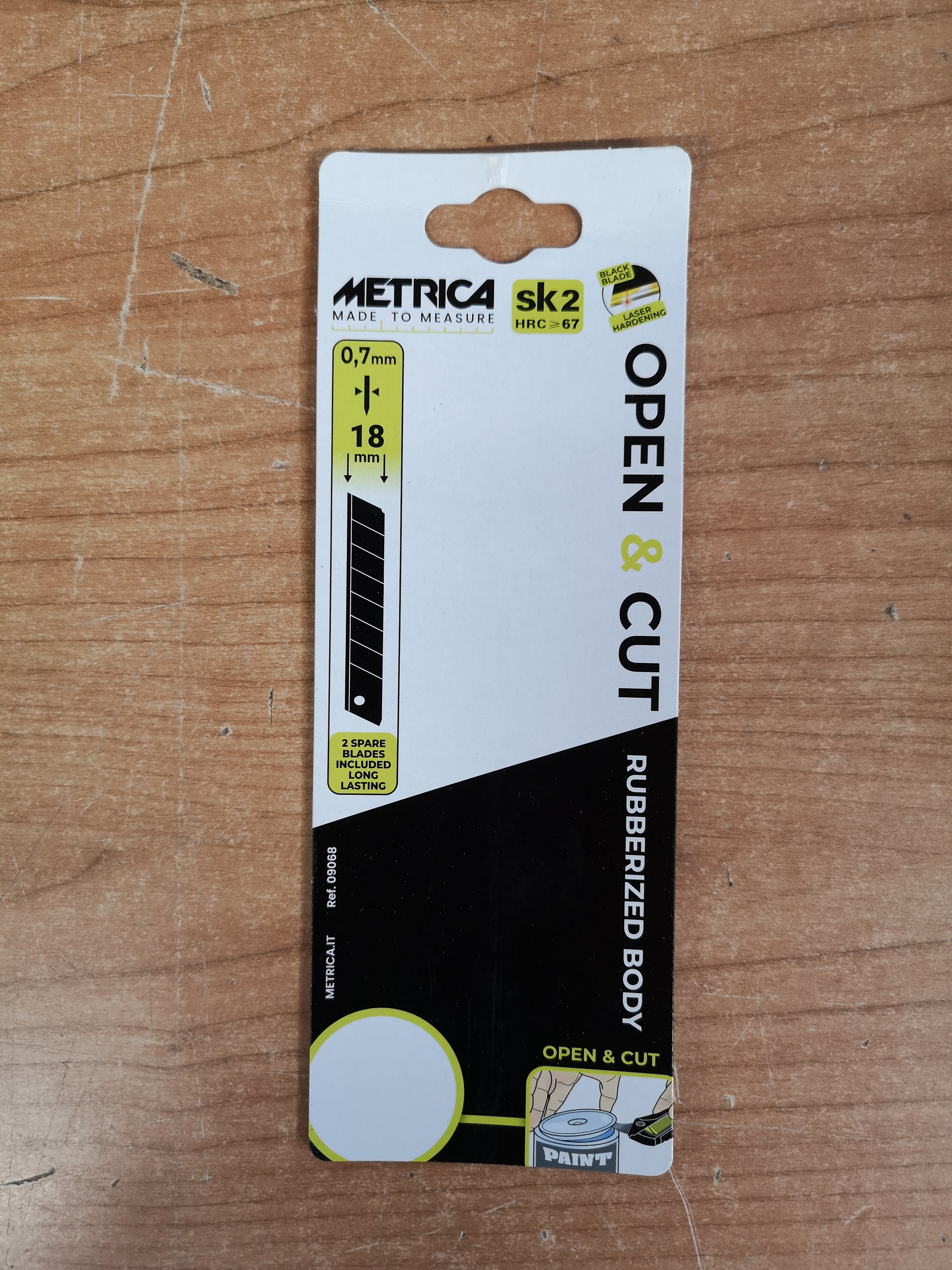 Cutter noir pour ouverture pot de peinture lame 18mm METRICA SK2 9068