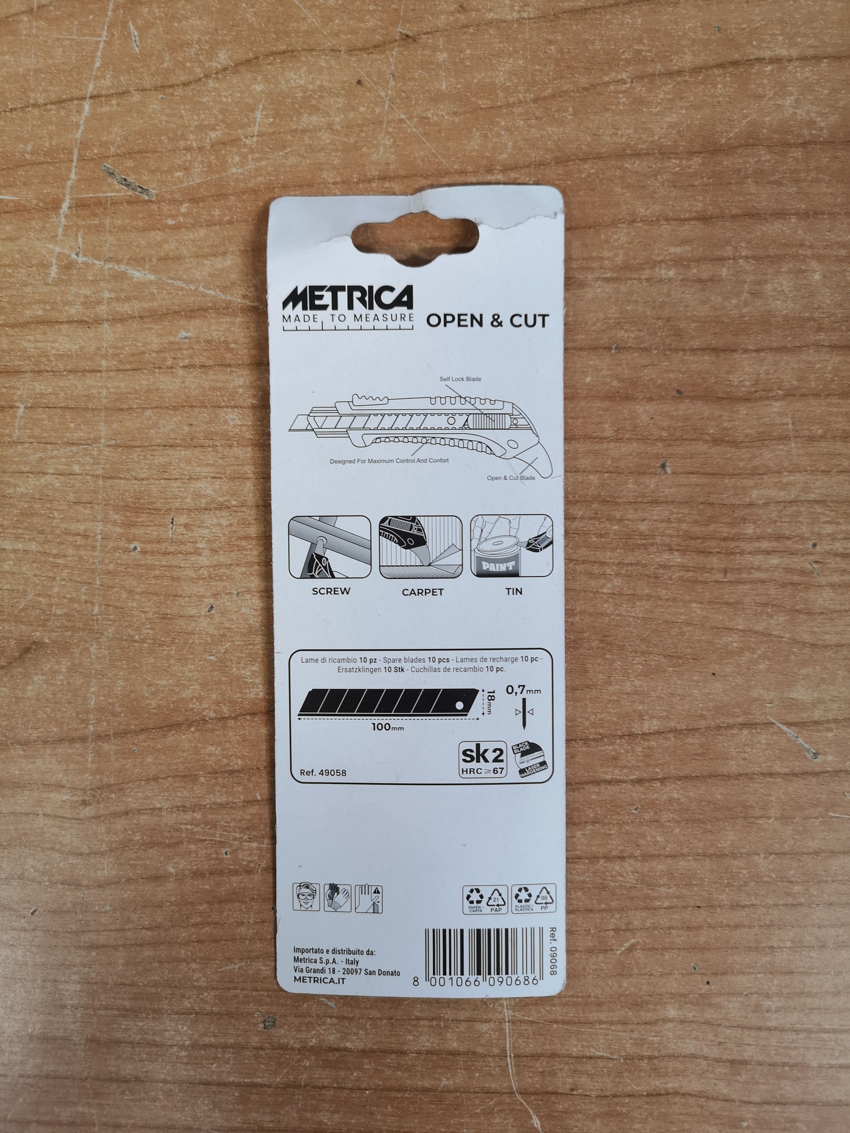 Cutter noir pour ouverture pot de peinture lame 18mm METRICA SK2 9068