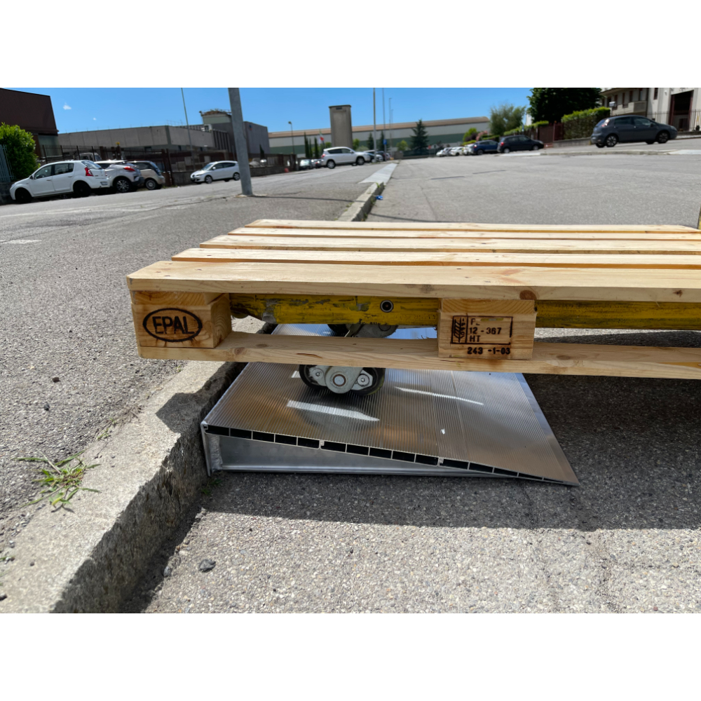 Rampe d'accès haute résistance type coin 170x950x1030 mm - 1000kg - METALMEC - MM561S00170