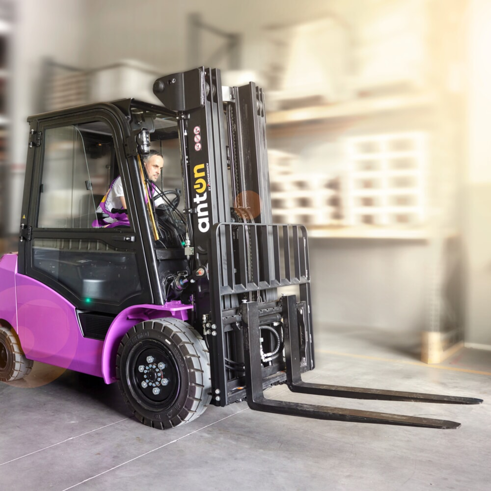 Chariot élévateur électrique CBH 2.5 hauteur levée max 4800 mm cabine intempéries Confort JUNGHEINRICH - 52536542