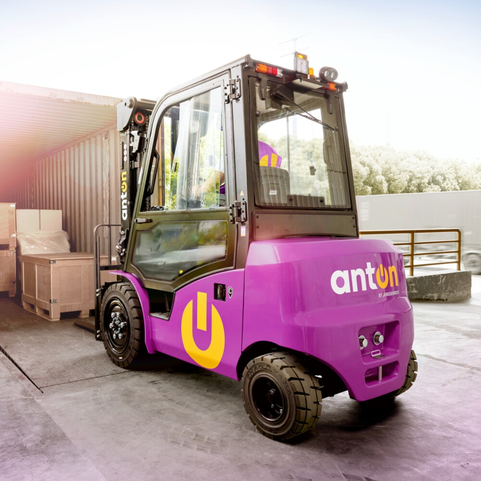 Chariot élévateur électrique CBH 3.0 hauteur levée max 4800 mm cabine intempéries Confort JUNGHEINRICH - 52536547