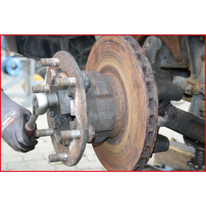 Extracteur pour moyeux et roues à rayons M84 x 2 mm KS TOOLS - 460.4810