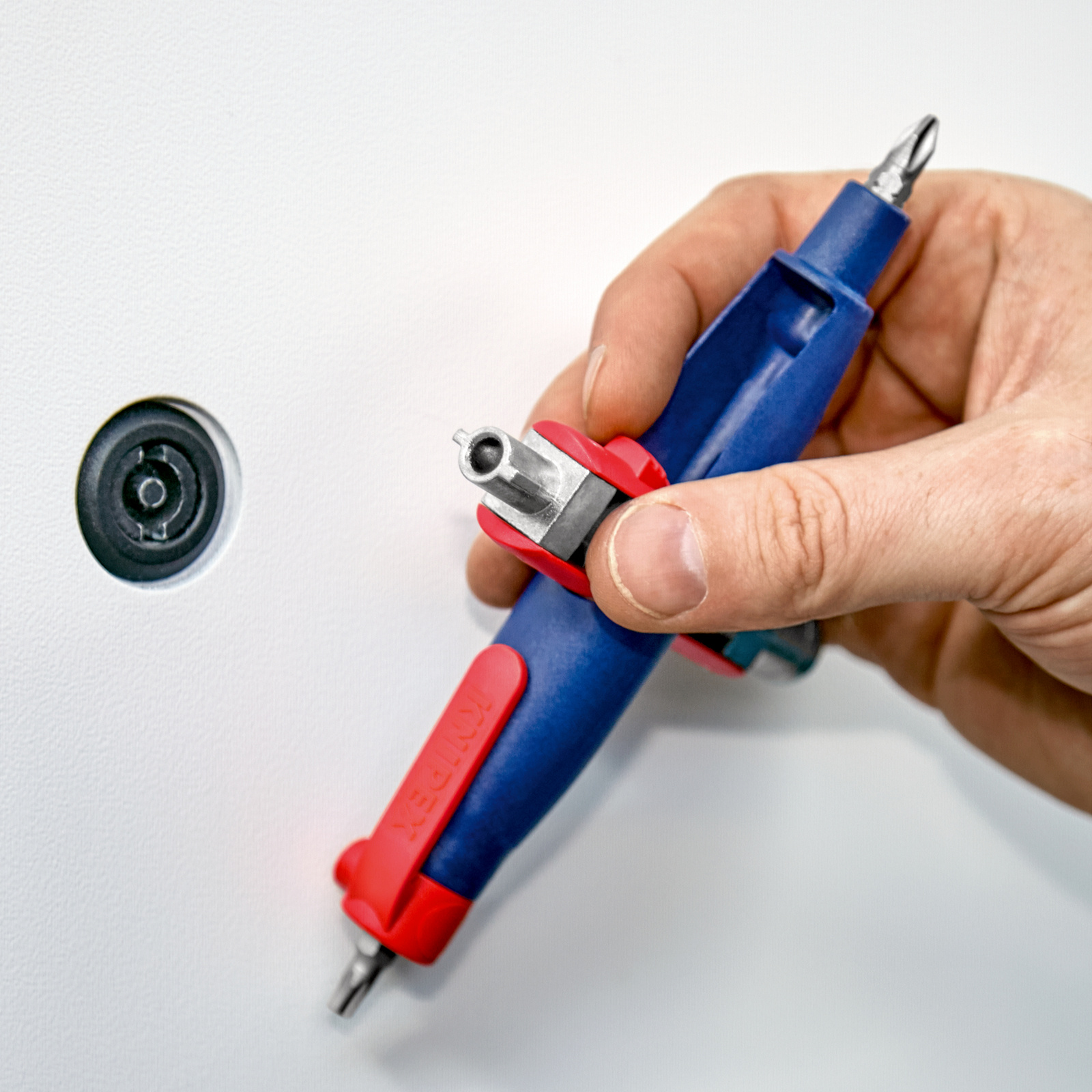 Clé forme stylo pour armoires de commande/systèmes de fermeture standards 145mm KNIPEX - 001107