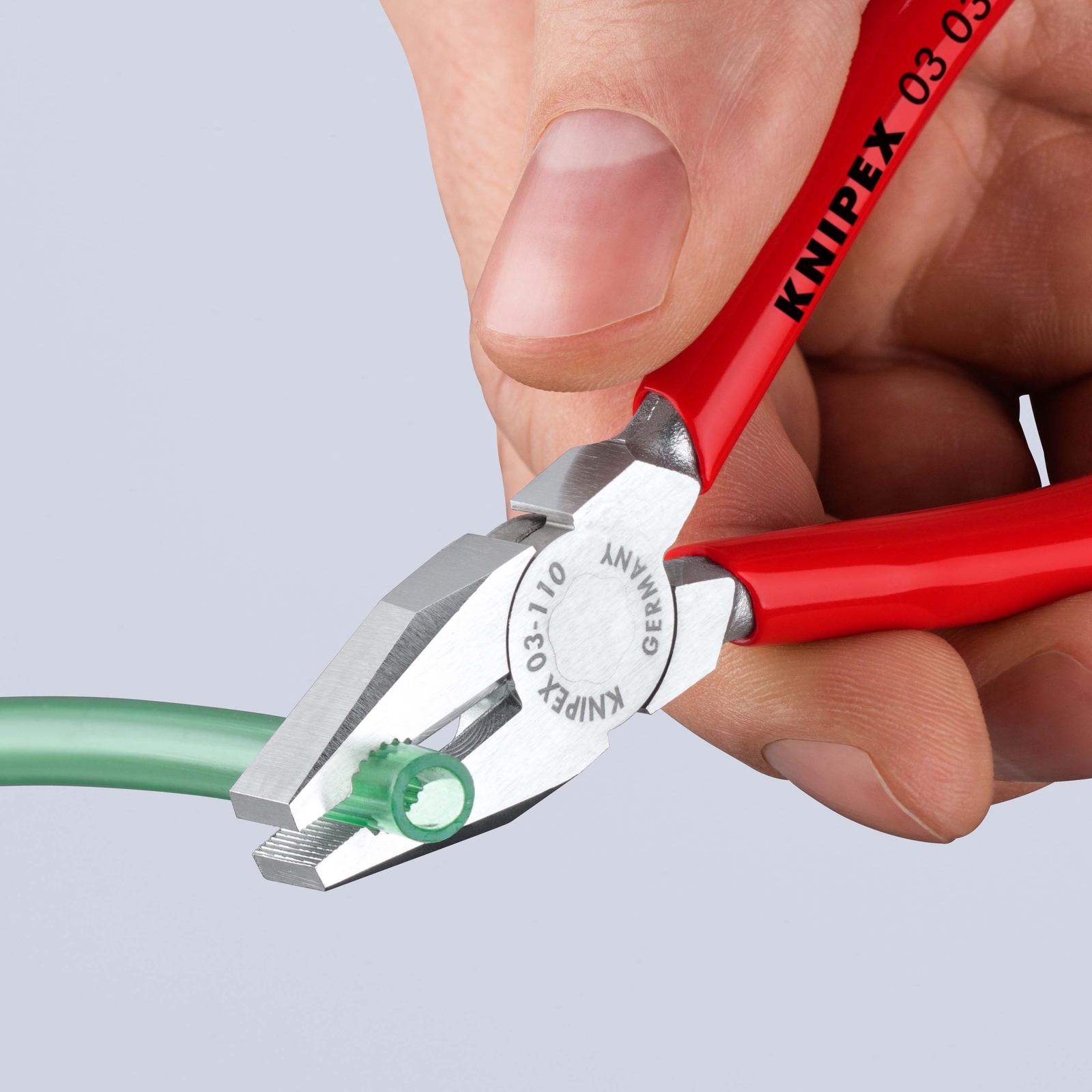 Pince universelle 110mm avec tranchant - Gainage PVC - Chromée KNIPEX - 0303110