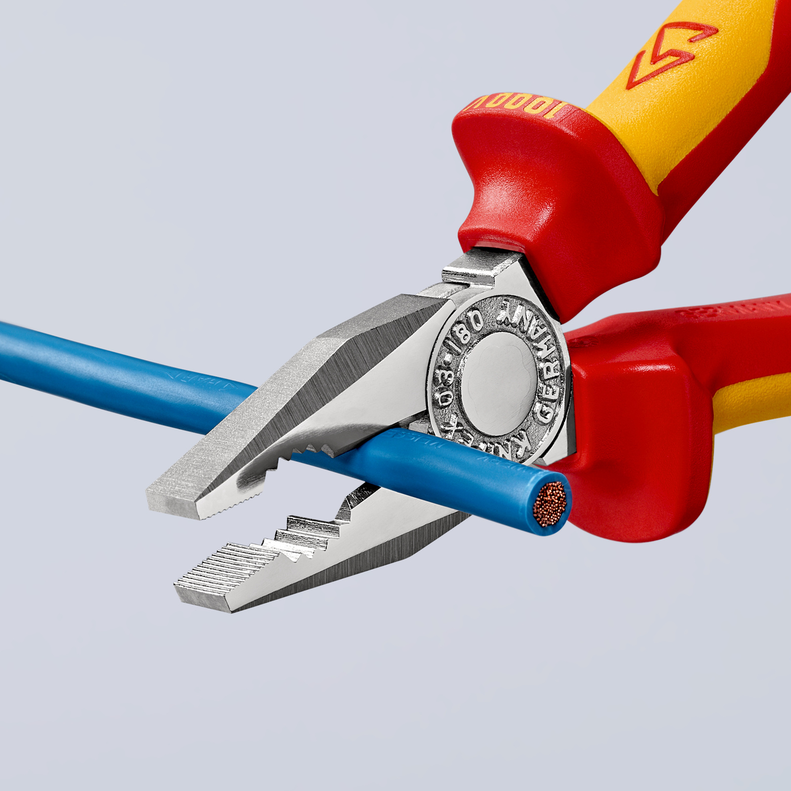 Pince universelle 160mm avec tranchant - Bi-matière - Chromée - Isolée 1000V KNIPEX - 0306160