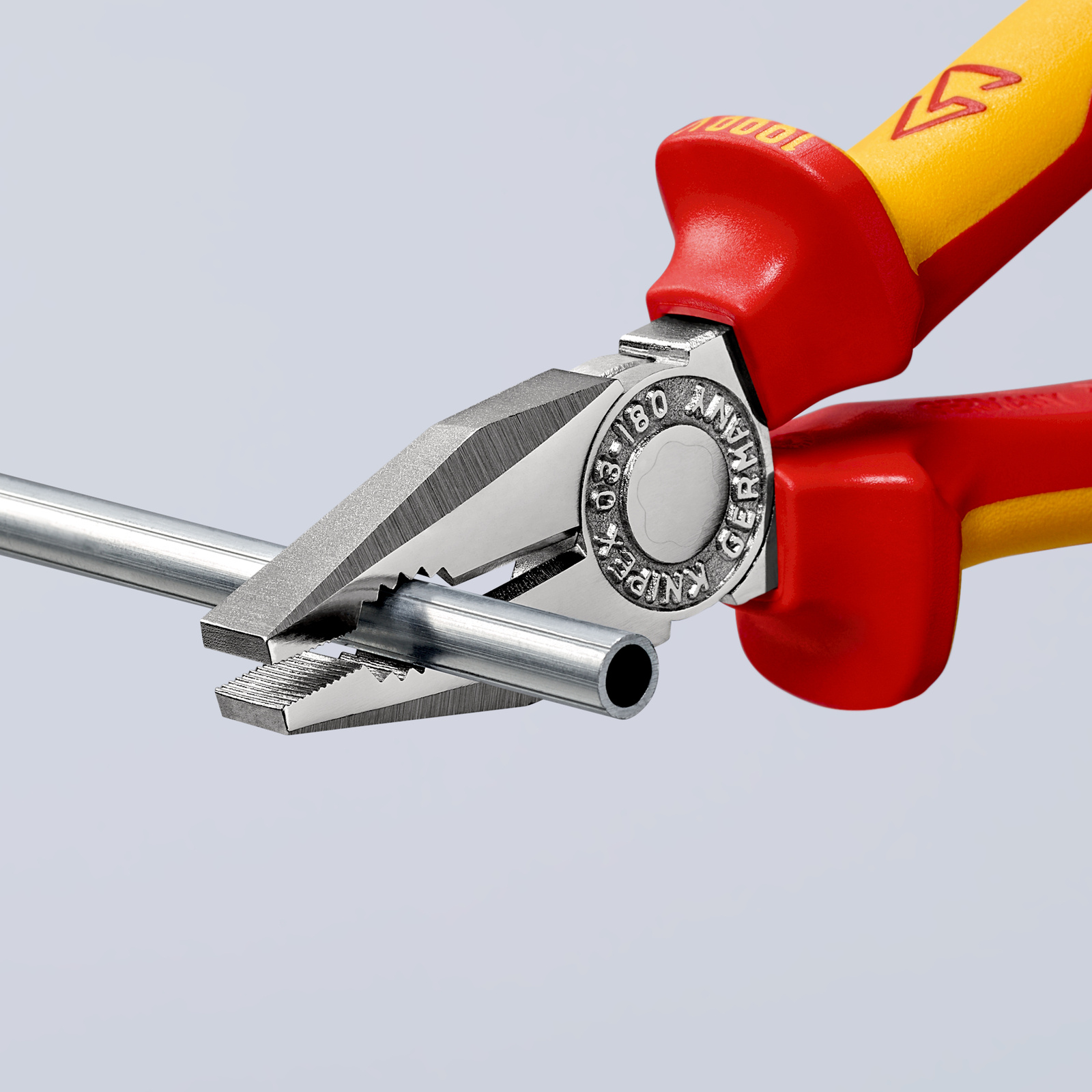 Pince universelle 160mm avec tranchant - Bi-matière - Chromée - Isolée 1000V KNIPEX - 0306160