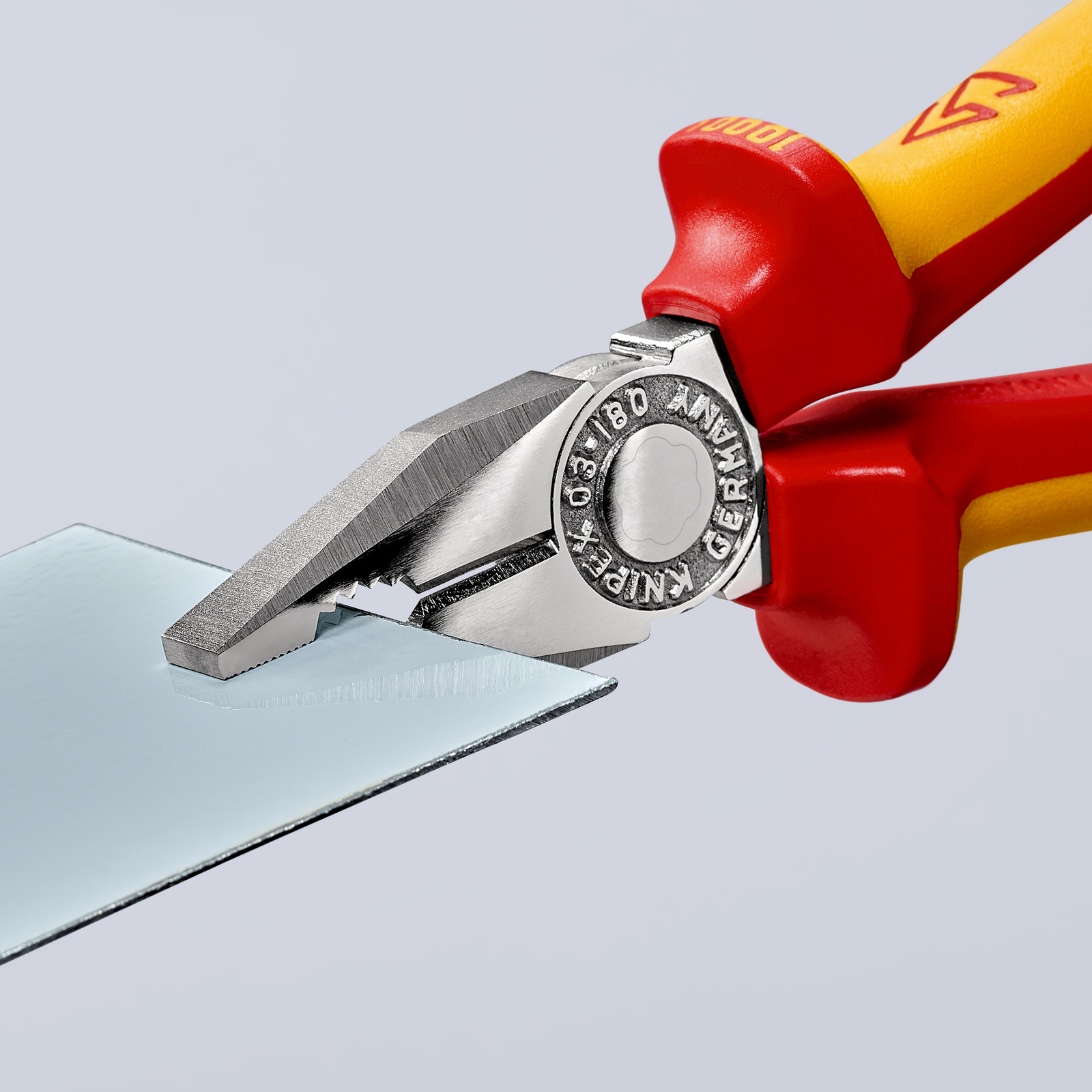 Pince universelle 160mm avec tranchant - Bi-matière - Chromée - Isolée 1000V KNIPEX - 0306160