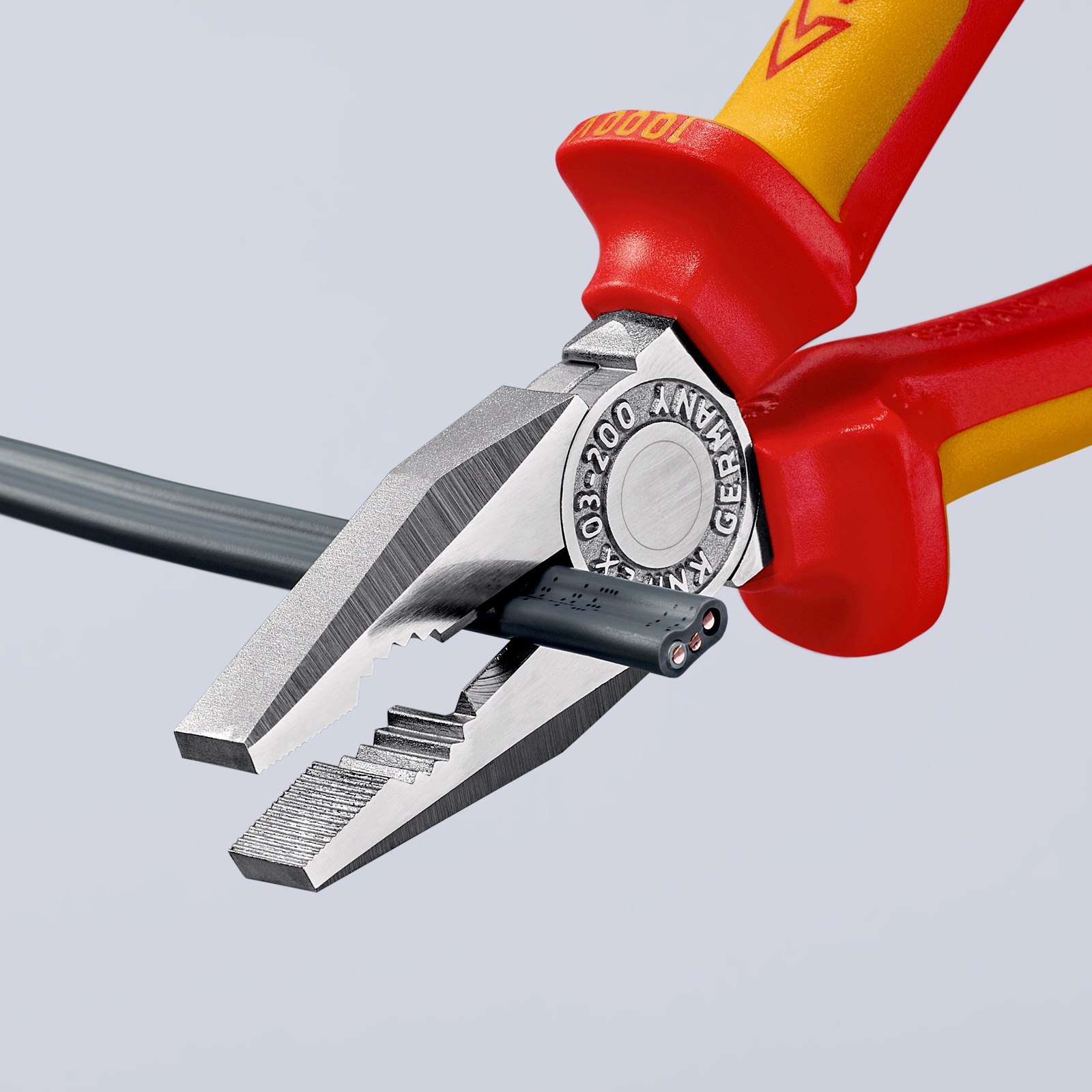 Pince universelle 200mm avec tranchant - Bi-matière - Chromée - Isolée 1000V KNIPEX - 0306200