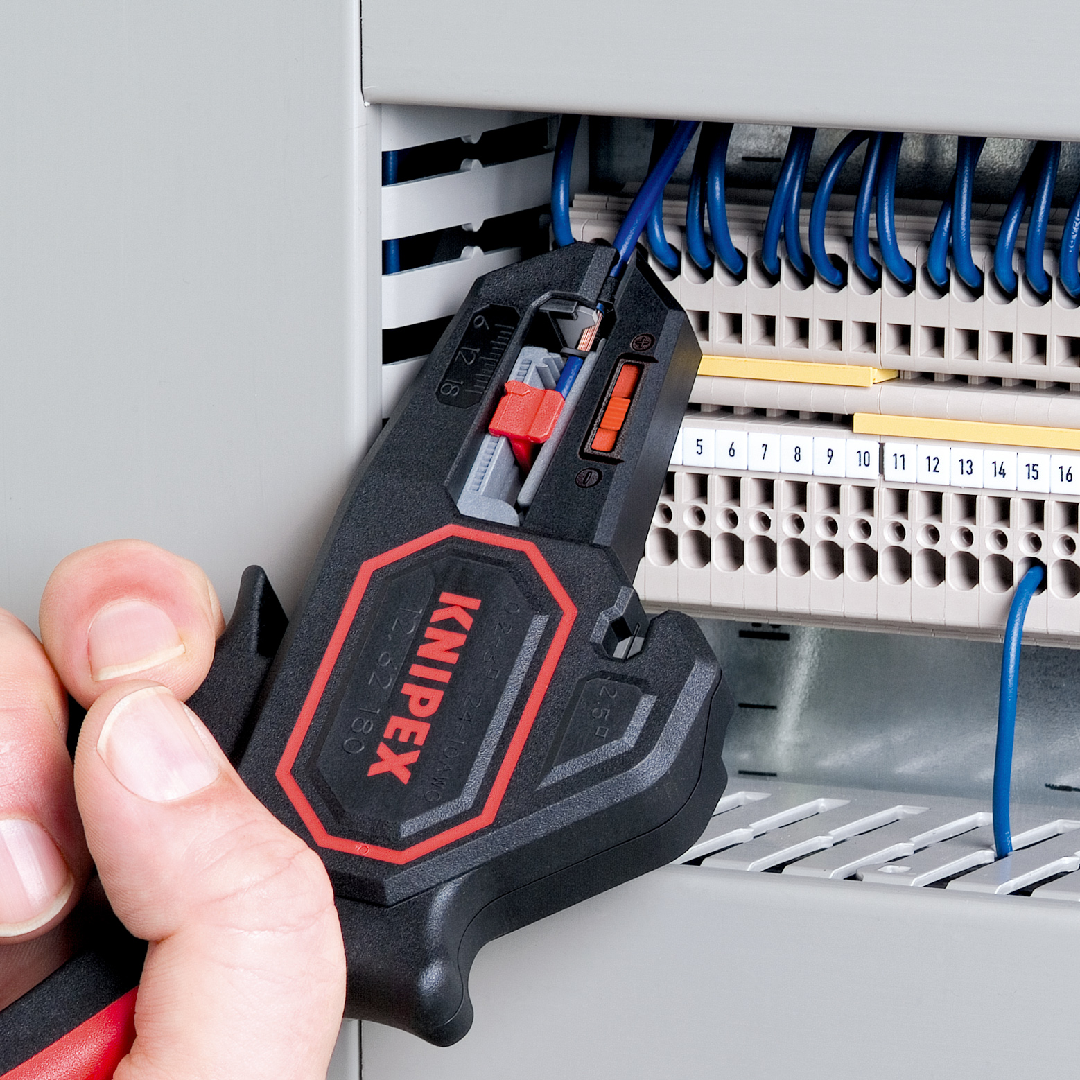 Pince à dénuder KNIPEX ComStrip compacte automatique à réglages fins KNIPEX - 1262180