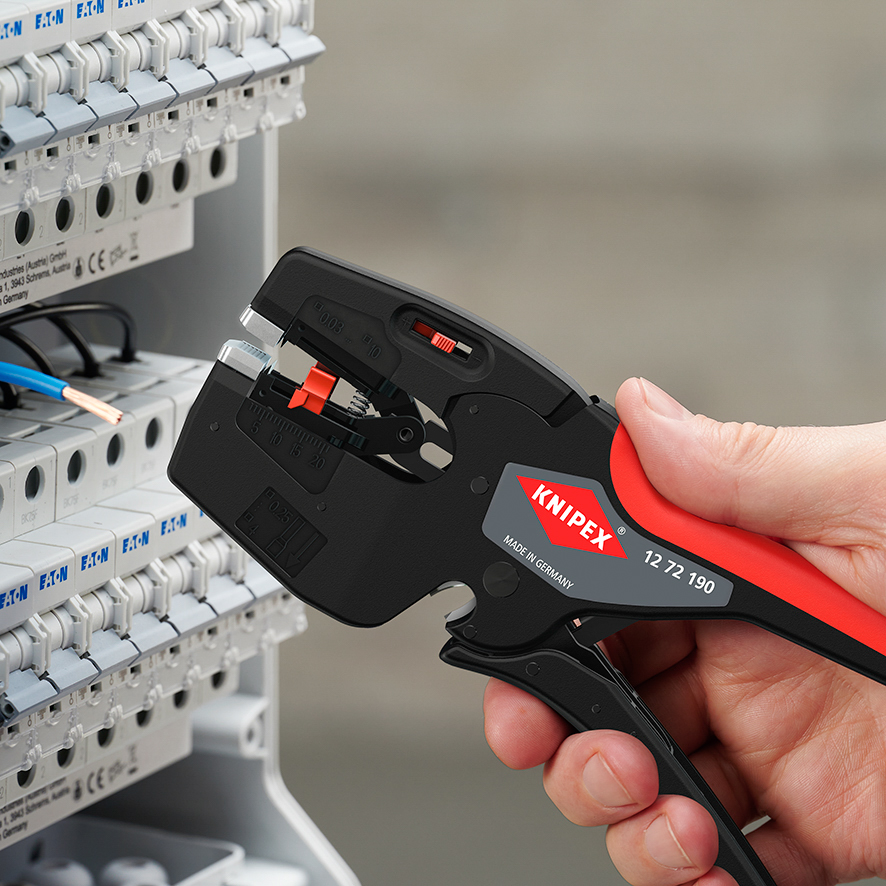 Pince à dénuder automatique 10mm² et à sertir les embouts de 0,25 à 4mm² KNIPEX - 1272190