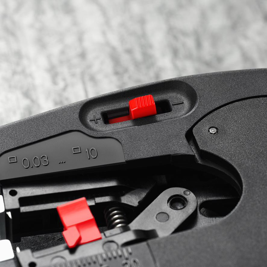 Pince à dénuder automatique 10mm² et à sertir les embouts de 0,25 à 4mm² KNIPEX - 1272190